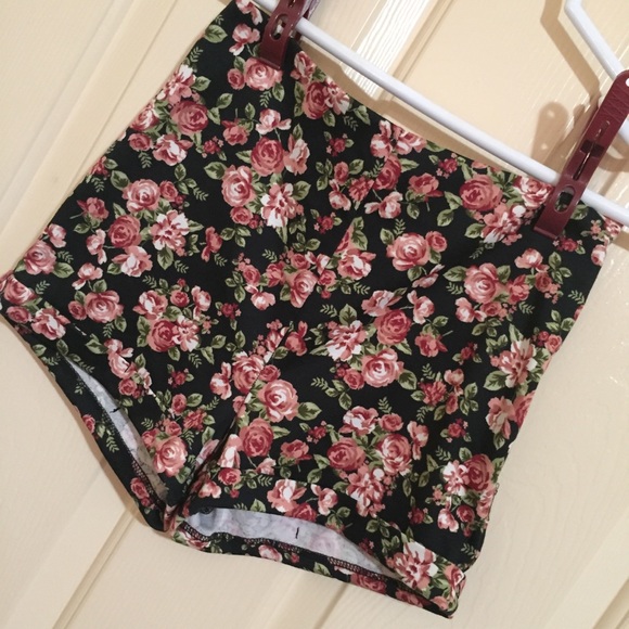 Floral print stretchy shorts - Picture 5 of 8